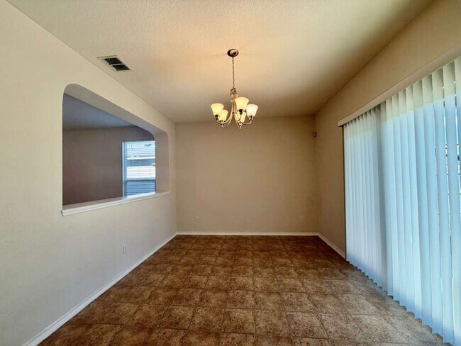 Building Photo - Charming Rental Opportunity in Desirable San Antonio!