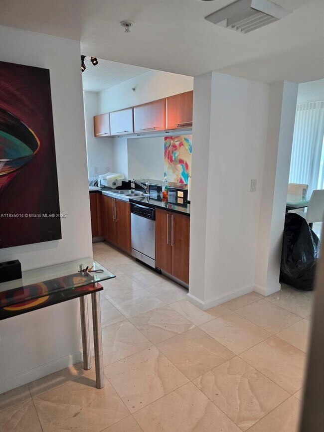 Building Photo - 610 W Las Olas Blvd