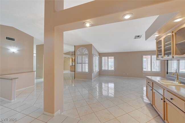 Building Photo - 6317 W Canyon Ridge Dr