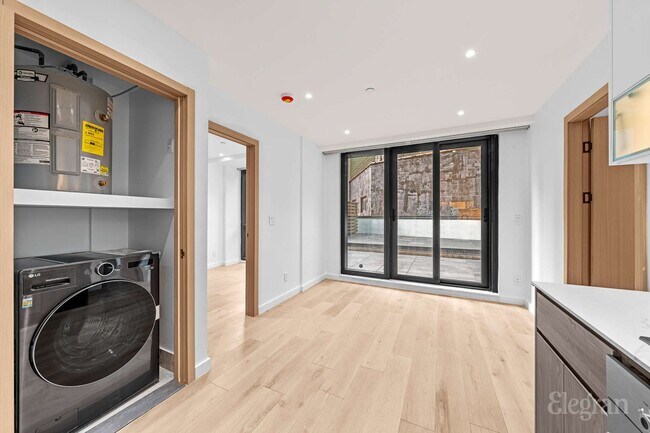 Building Photo - 42-62 Hunter St