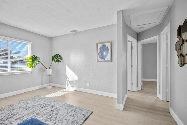 Building Photo - 1513 56th Ave N