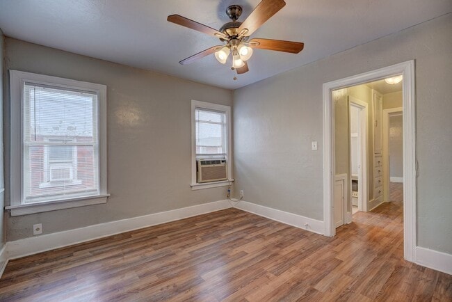 Building Photo - Exquisite 1 Bedroom Brownstone Apartment Steps Away from The Plaza District!