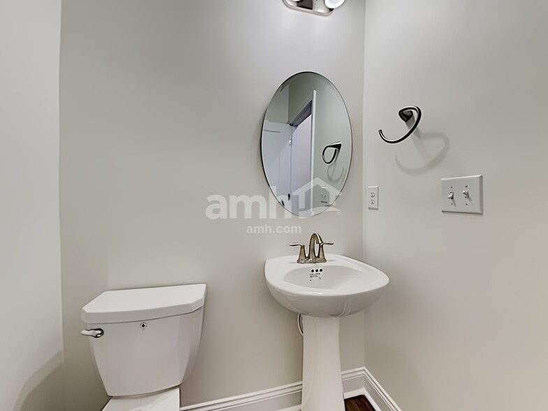 Building Photo - 306 Bering Ln
