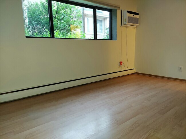 Building Photo - 2210 Pillsbury Ave