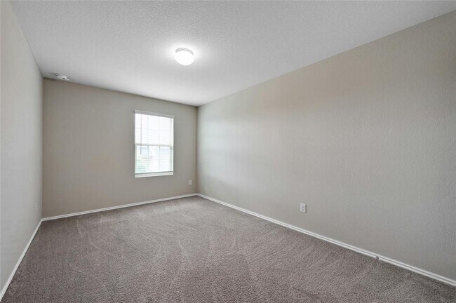 Building Photo - 100 Comet Dr