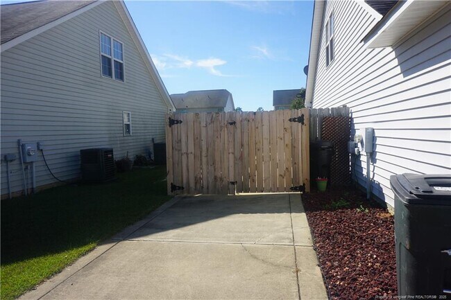 Building Photo - 2913 Aristocrat Ln