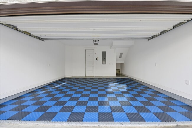 Building Photo - 819 Algona Ave