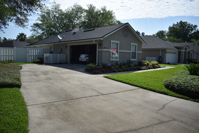 Building Photo - 1013 Buttercup Dr