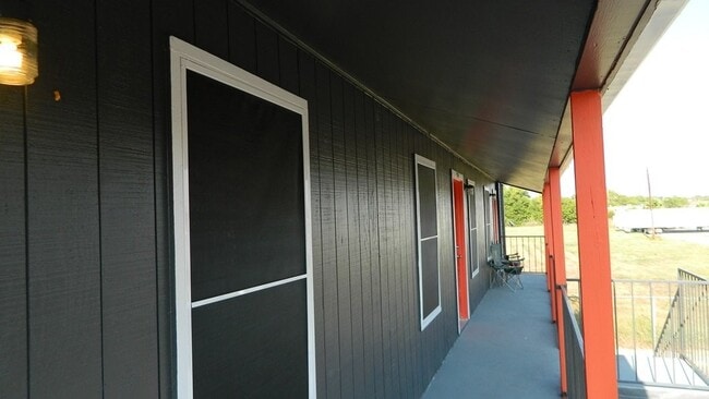 Building Photo - 515 Humble Ave