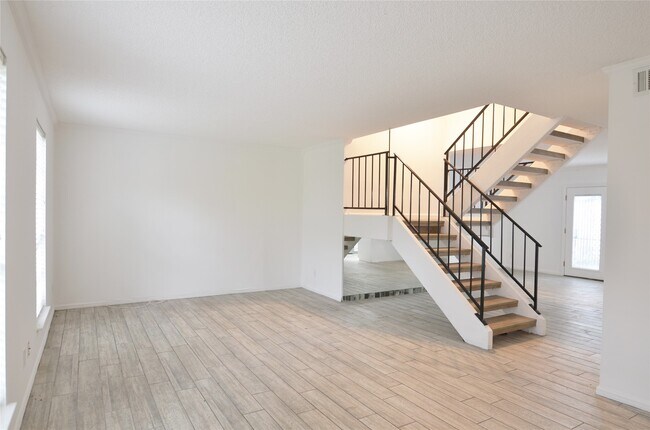 Building Photo - 2372 Triway Ln