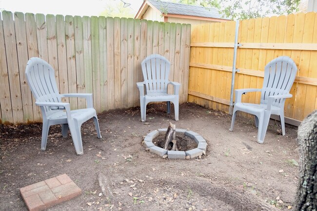 Building Photo - 1741 Horseshoe Cir