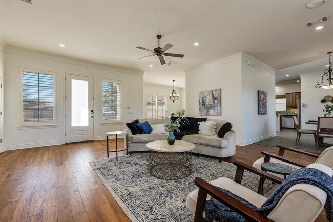 Building Photo - 132 Lakeway Dr