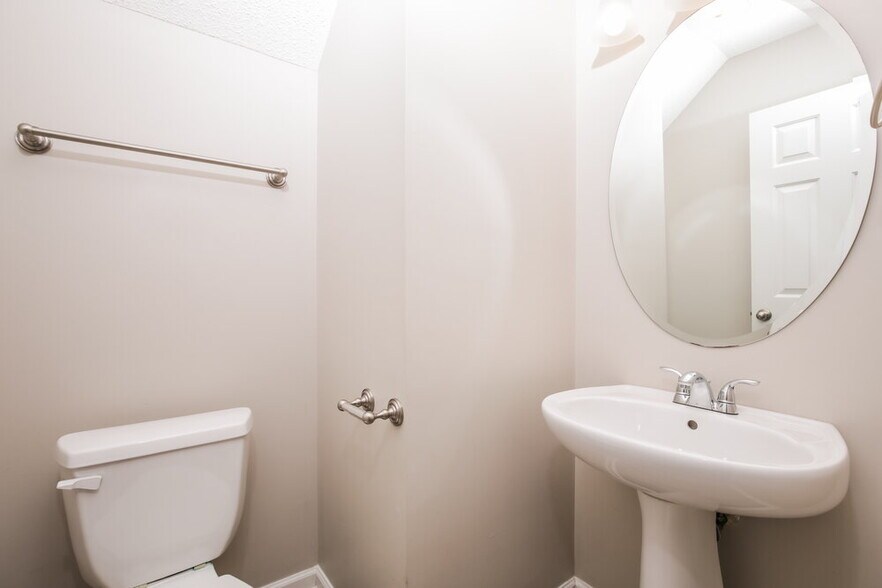Building Photo - 6004 Silkwater Ct