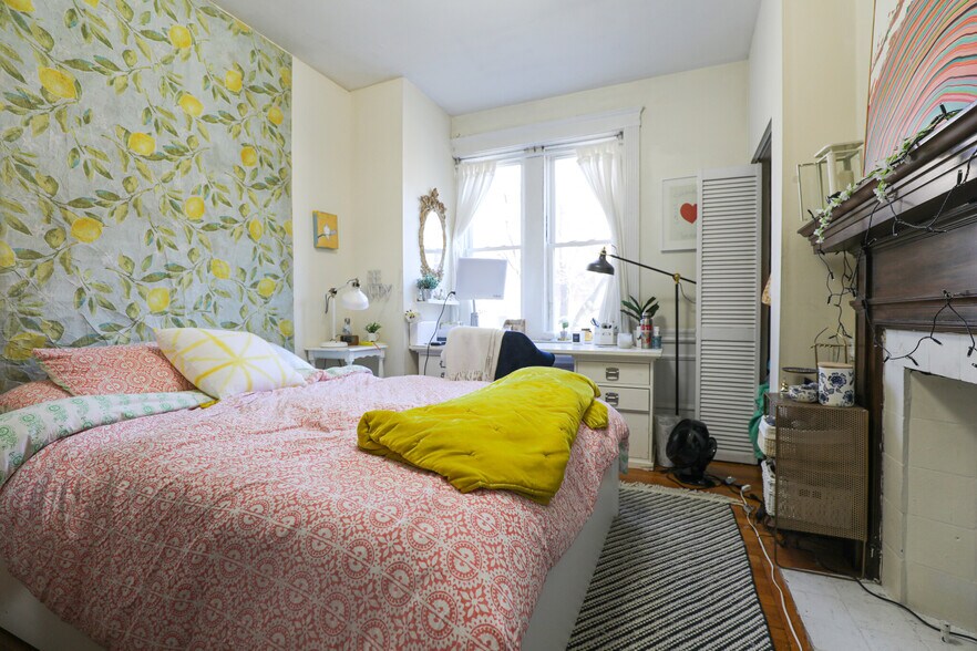 Building Photo - 322 St Paul St