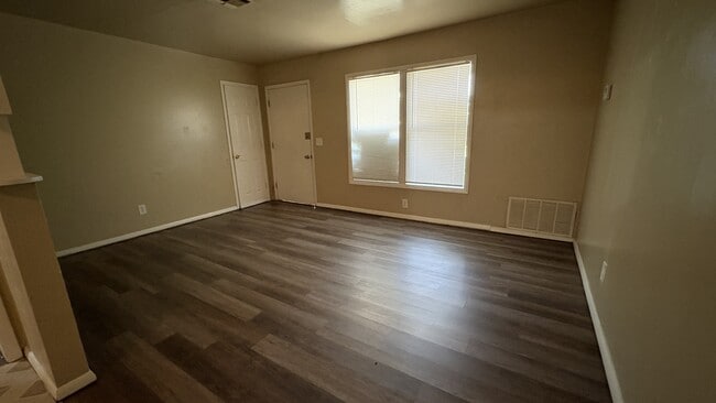 Building Photo - 2833 SW 48th St