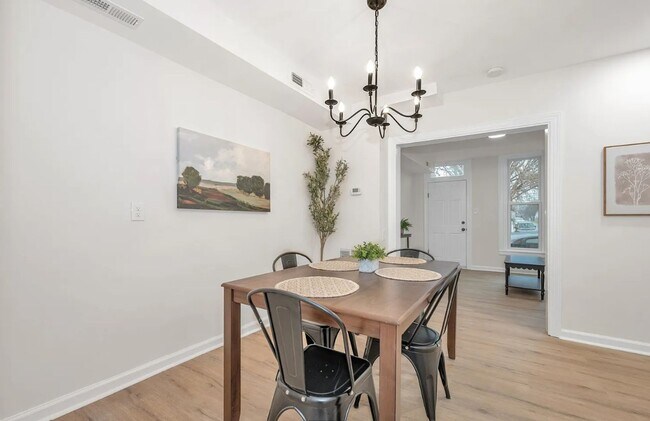 Building Photo - 206 Dill Ave