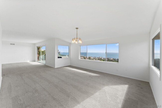 Building Photo - 5995 La Jolla Corona Dr