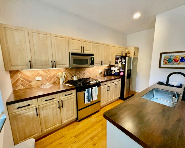 Building Photo - 4018 N Mozart St