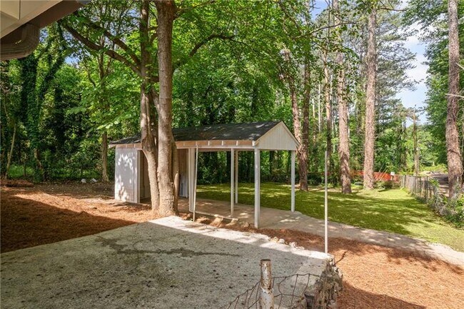 Building Photo - 2889 Macon Dr SE