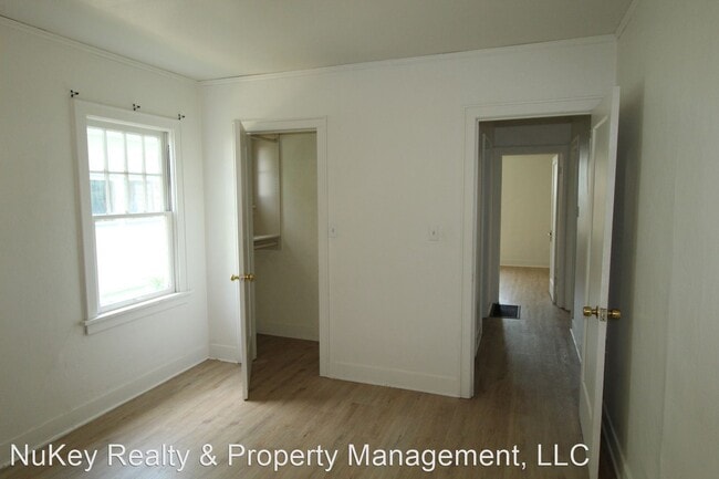 Building Photo - 2 br, 1 bath House - 2011 W. York Ave.