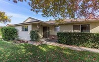 Building Photo - Beautiful 3 Bedroom / 1.5 Bathrooms