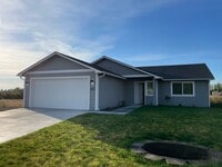 Building Photo - Located in Tieton!
