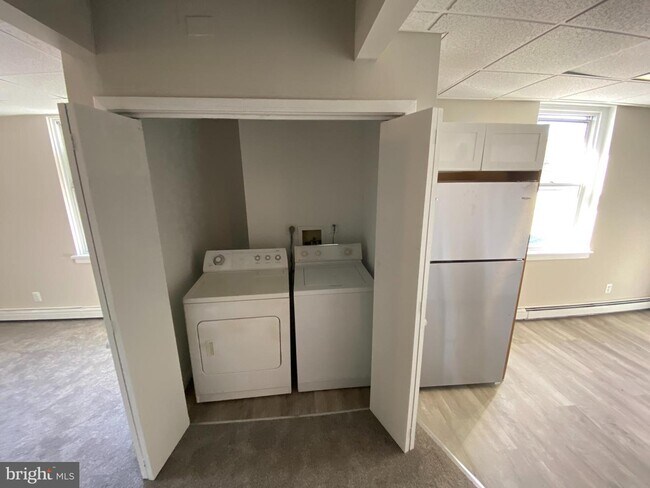 Building Photo - 1219 E Ridge Pike