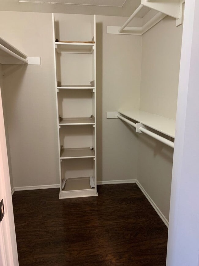 Building Photo - UPCOMING 4/1/26 BEAUTIFUL 1BD/1BTH CONDO