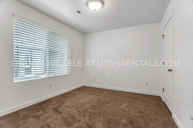 Building Photo - 14760 S Rising Star Way