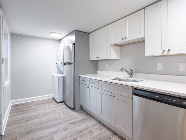 Building Photo - 25 Common St