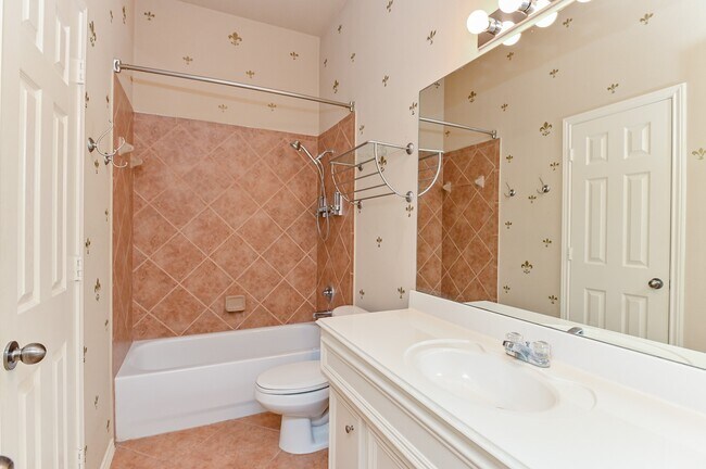 Building Photo - 2106 Castle Gardens Ln
