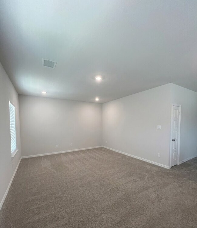Building Photo - 140 Ashbrook St