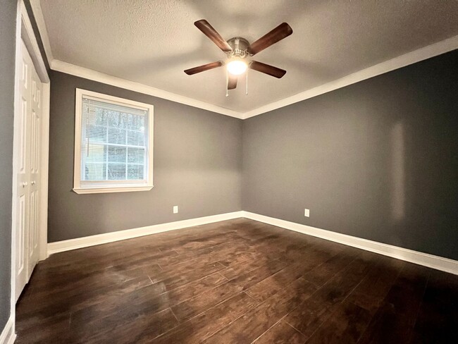 Building Photo - AVAILABLE JUNE [NO PETS PERMITTED]