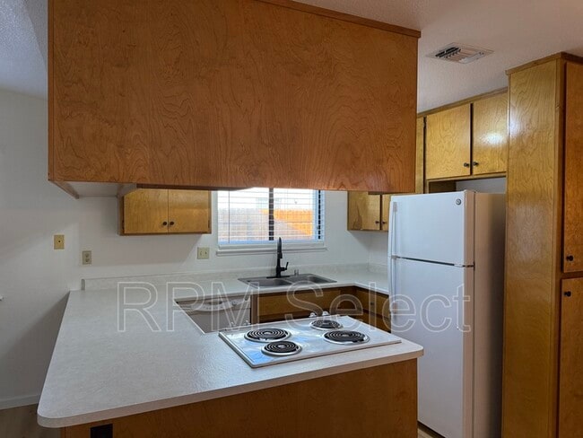 Building Photo - 6630 Manassero Way