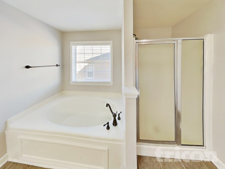 Building Photo - 3002 Helfrich Ct