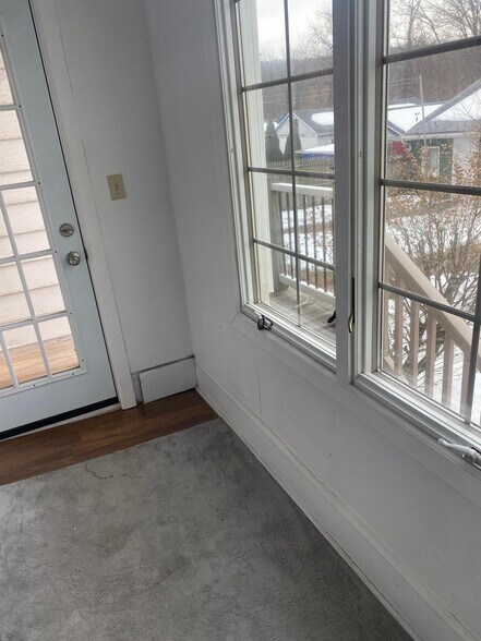 Building Photo - 104 S 4th St