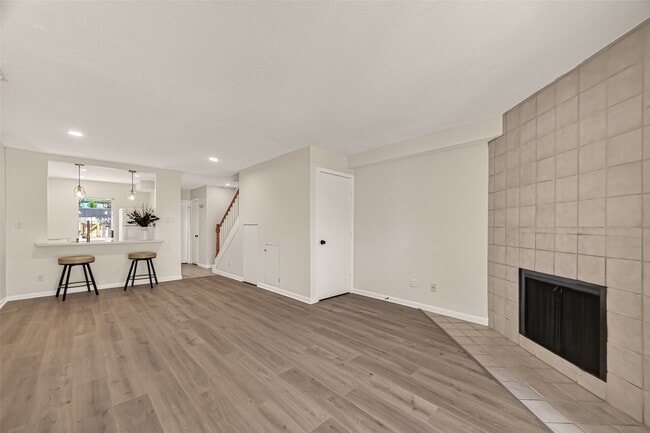 Building Photo - 5056 Glenmont Dr