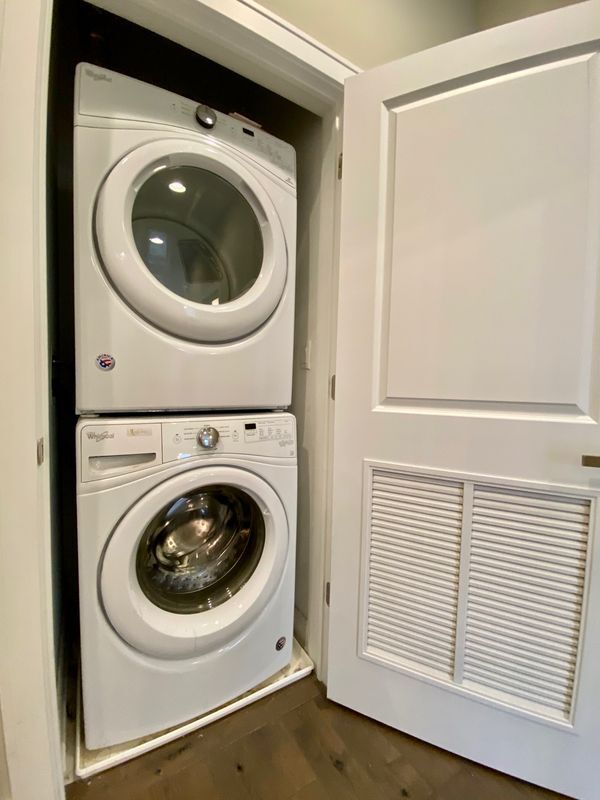 Building Photo - 317 W Evergreen Ave