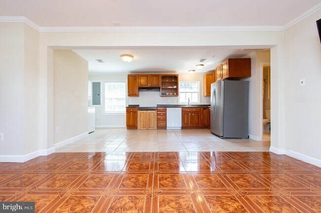 Building Photo - 303 Lincoln Ave