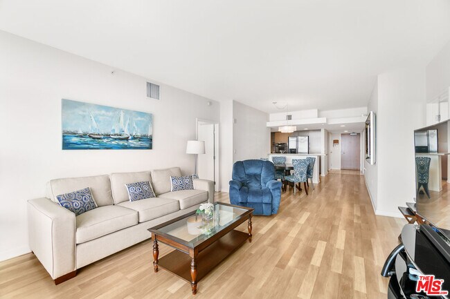 Building Photo - 13700 Marina Pointe Dr