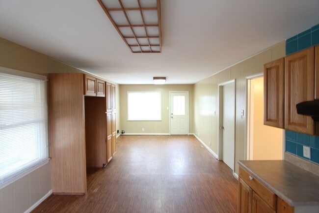 Building Photo - New On The Market! Cute! Cute! Cute! Better Hurry To See This One!!