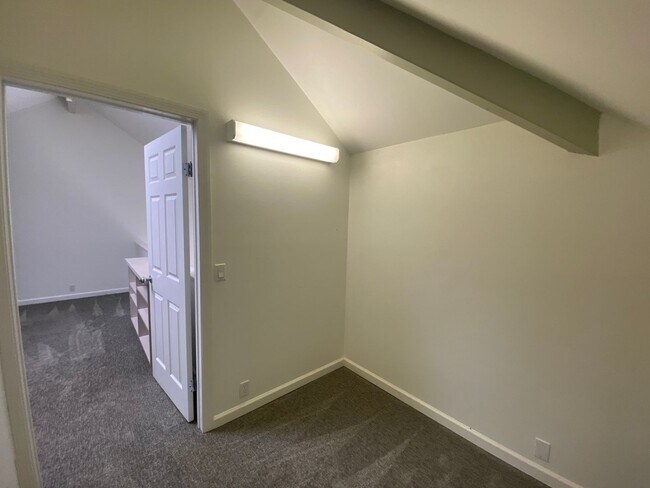 Building Photo - Kamuela Heights