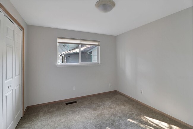 Building Photo - 3 Bed 2 Bath - One Story - Dog Per Approva...