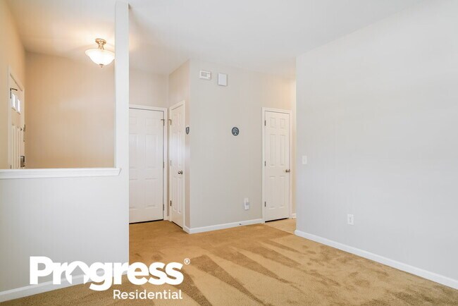 Building Photo - 706 Calavaras Ln