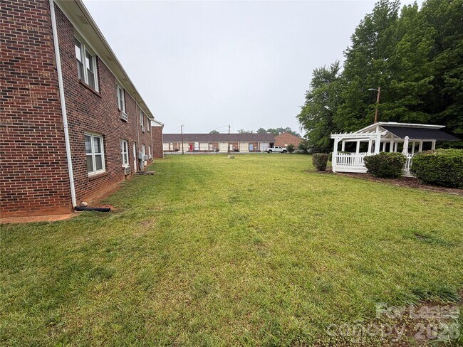 Building Photo - 109 Stroupe Rd