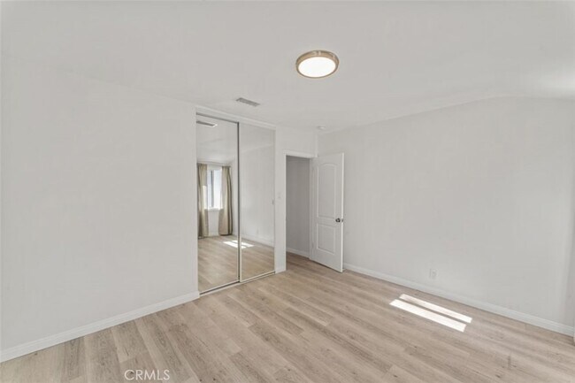 Building Photo - 14722 Strathern St