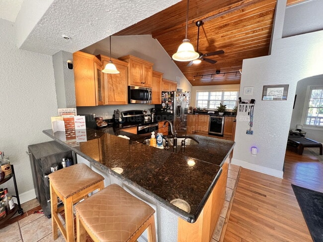 Building Photo - 750 Royal Palm Ct