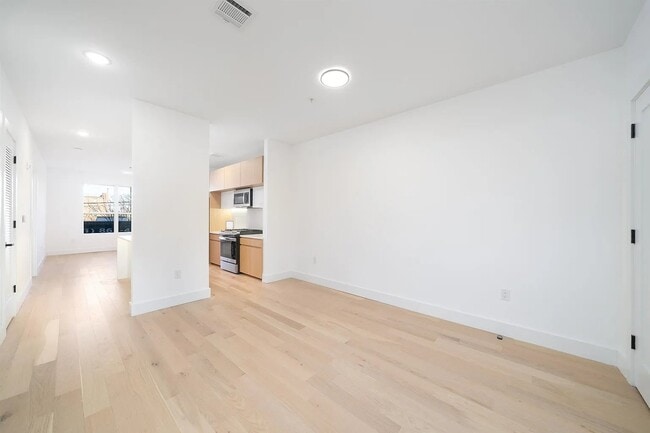 Building Photo - 649 38th St