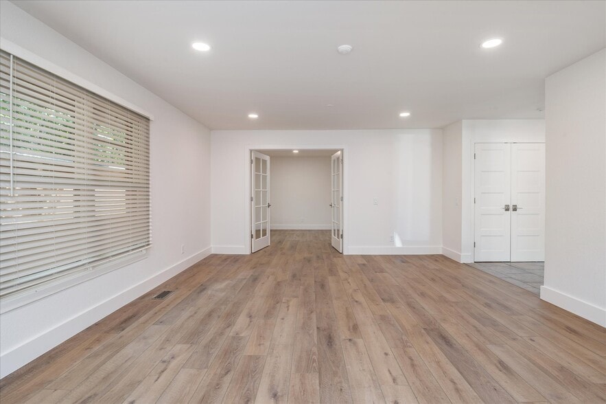 Front living area looking to front bedroom / study - 1836 19th St
