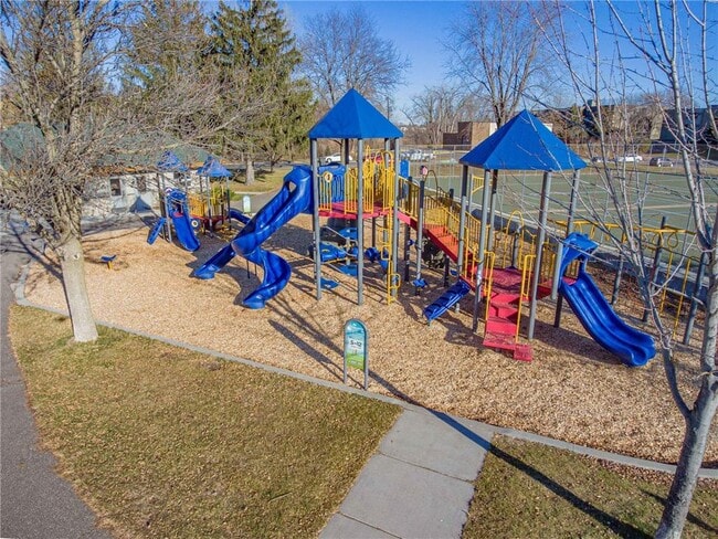 Building Photo - 916 Parkside Blvd